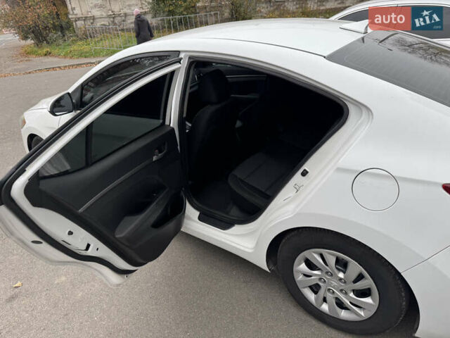 Білий Хендай Елантра, об'ємом двигуна 2 л та пробігом 108 тис. км за 12000 $, фото 10 на Automoto.ua