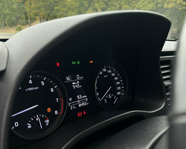 Белый Хендай Элантра, объемом двигателя 1.6 л и пробегом 198 тыс. км за 13000 $, фото 10 на Automoto.ua