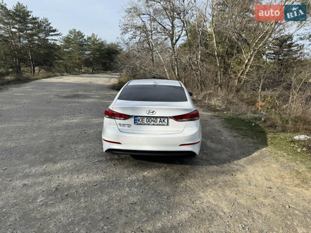 Білий Хендай Елантра, об'ємом двигуна 2 л та пробігом 108 тис. км за 12000 $, фото 7 на Automoto.ua