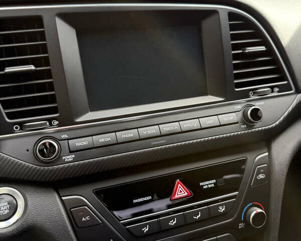 Білий Хендай Елантра, об'ємом двигуна 1.59 л та пробігом 65 тис. км за 14600 $, фото 23 на Automoto.ua