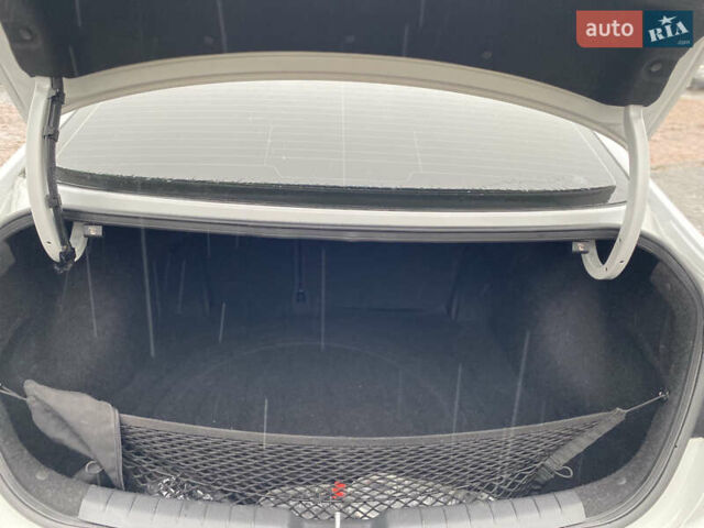 Белый Хендай Элантра, объемом двигателя 2 л и пробегом 82 тыс. км за 14200 $, фото 7 на Automoto.ua