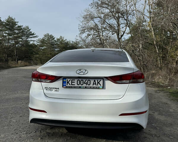 Білий Хендай Елантра, об'ємом двигуна 2 л та пробігом 108 тис. км за 12000 $, фото 4 на Automoto.ua