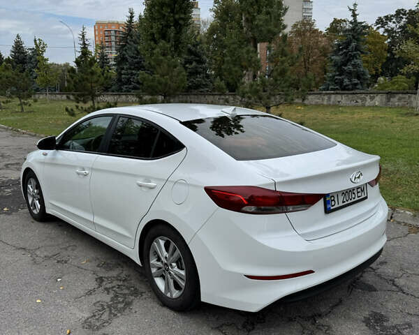 Белый Хендай Элантра, объемом двигателя 2 л и пробегом 150 тыс. км за 12300 $, фото 3 на Automoto.ua