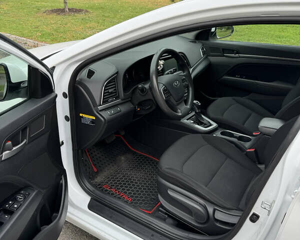 Белый Хендай Элантра, объемом двигателя 2 л и пробегом 150 тыс. км за 12300 $, фото 13 на Automoto.ua