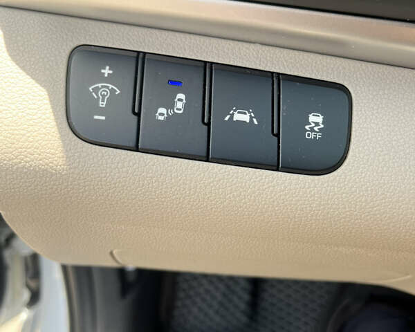 Белый Хендай Элантра, объемом двигателя 2 л и пробегом 118 тыс. км за 13200 $, фото 15 на Automoto.ua