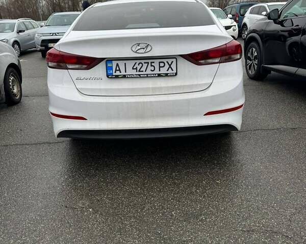 Хендай Элантра 2018 в Одессе на Automoto.ua Белый Хендай Элантра, объемом двигателя 1.59 л и пробегом 67 тыс. км за 13500 $, фото 3 на Automoto.ua
