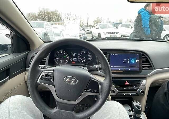 Хендай Элантра 2018 в Одессе на Automoto.ua Белый Хендай Элантра, объемом двигателя 1.59 л и пробегом 67 тыс. км за 13500 $, фото 5 на Automoto.ua