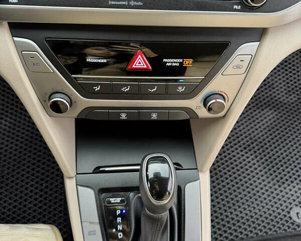Белый Хендай Элантра, объемом двигателя 2 л и пробегом 100 тыс. км за 11900 $, фото 11 на Automoto.ua