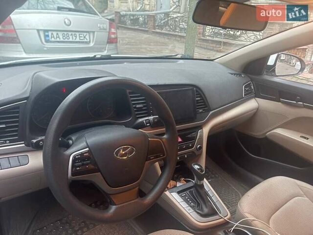 Хендай Элантра 2018 в Одессе на Automoto.ua Белый Хендай Элантра, объемом двигателя 1.59 л и пробегом 67 тыс. км за 13500 $, фото 6 на Automoto.ua
