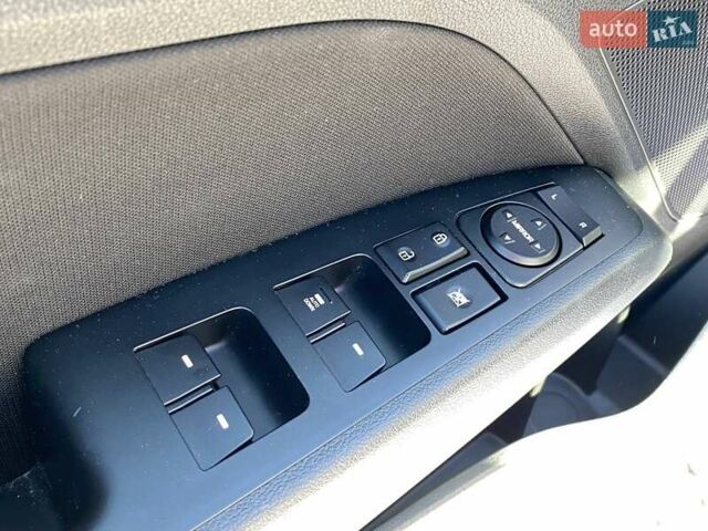 Белый Хендай Элантра, объемом двигателя 1.59 л и пробегом 22 тыс. км за 15500 $, фото 9 на Automoto.ua