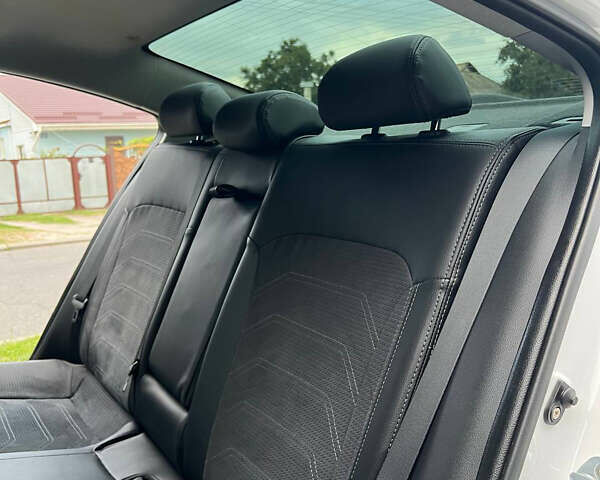 Белый Хендай Элантра, объемом двигателя 1.6 л и пробегом 198 тыс. км за 13000 $, фото 14 на Automoto.ua