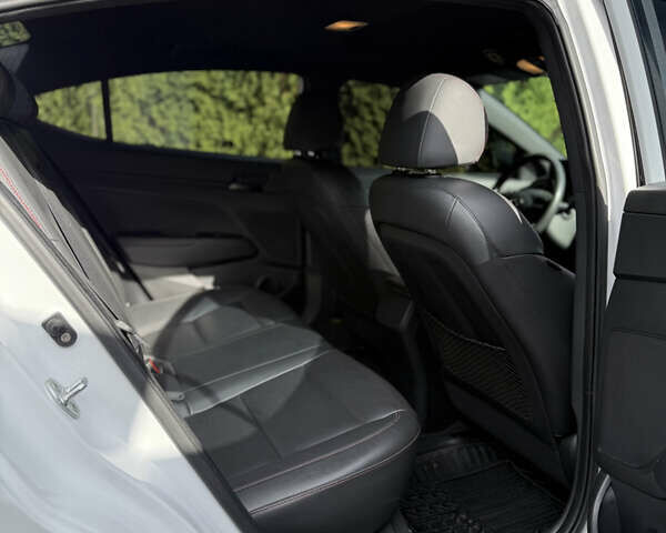 Білий Хендай Елантра, об'ємом двигуна 1.59 л та пробігом 65 тис. км за 14600 $, фото 35 на Automoto.ua