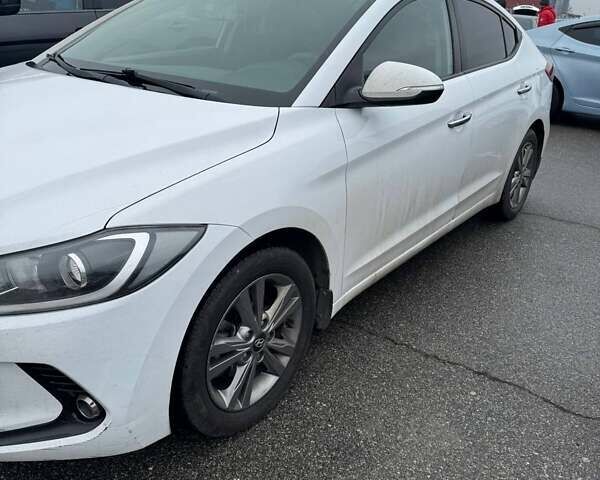 Хендай Элантра 2018 в Одессе на Automoto.ua Белый Хендай Элантра, объемом двигателя 1.59 л и пробегом 67 тыс. км за 13500 $, фото 1 на Automoto.ua