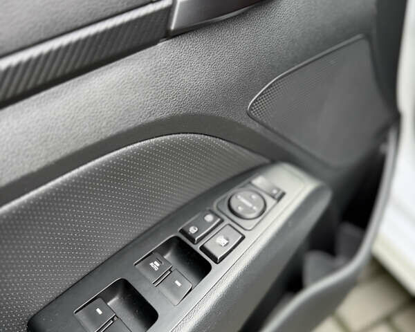 Білий Хендай Елантра, об'ємом двигуна 1.59 л та пробігом 65 тис. км за 14600 $, фото 26 на Automoto.ua