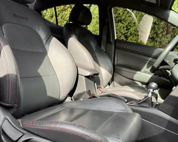 Білий Хендай Елантра, об'ємом двигуна 1.59 л та пробігом 65 тис. км за 14600 $, фото 36 на Automoto.ua