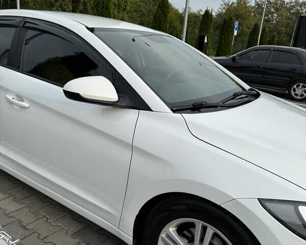 Белый Хендай Элантра, объемом двигателя 2 л и пробегом 100 тыс. км за 11900 $, фото 28 на Automoto.ua