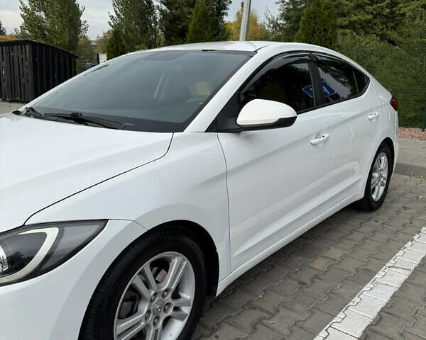 Белый Хендай Элантра, объемом двигателя 2 л и пробегом 100 тыс. км за 11900 $, фото 2 на Automoto.ua