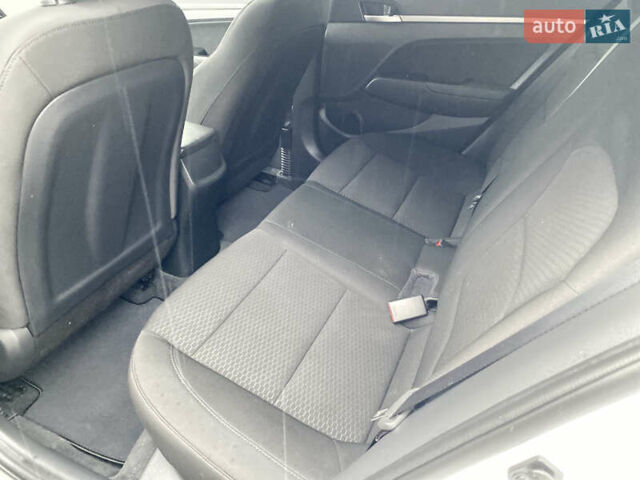 Белый Хендай Элантра, объемом двигателя 2 л и пробегом 82 тыс. км за 14200 $, фото 6 на Automoto.ua