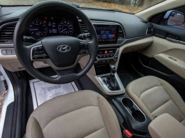 Білий Хендай Елантра, об'ємом двигуна 2 л та пробігом 89 тис. км за 3500 $, фото 7 на Automoto.ua