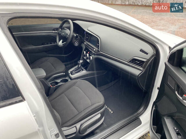 Белый Хендай Элантра, объемом двигателя 2 л и пробегом 82 тыс. км за 14200 $, фото 8 на Automoto.ua