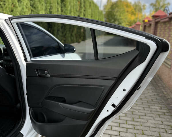 Білий Хендай Елантра, об'ємом двигуна 1.59 л та пробігом 65 тис. км за 14600 $, фото 34 на Automoto.ua