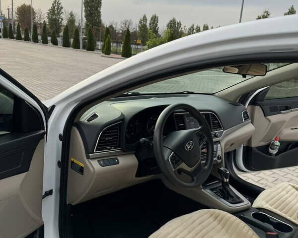 Белый Хендай Элантра, объемом двигателя 2 л и пробегом 100 тыс. км за 11900 $, фото 15 на Automoto.ua