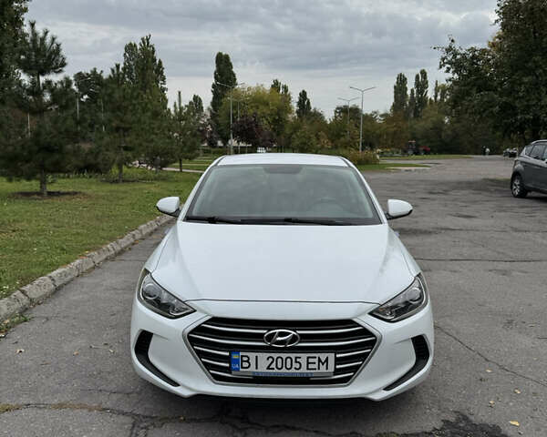 Белый Хендай Элантра, объемом двигателя 2 л и пробегом 150 тыс. км за 12300 $, фото 6 на Automoto.ua