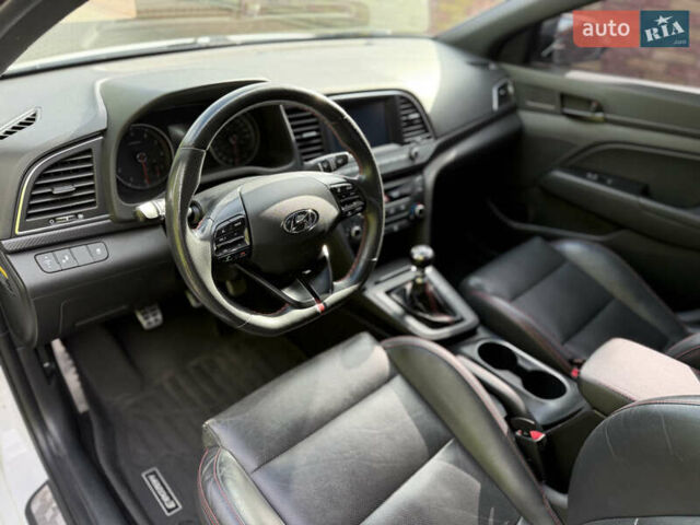 Білий Хендай Елантра, об'ємом двигуна 1.59 л та пробігом 65 тис. км за 14600 $, фото 18 на Automoto.ua