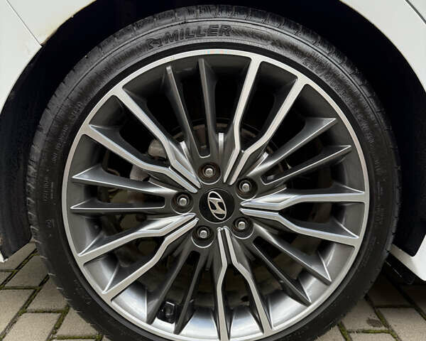 Білий Хендай Елантра, об'ємом двигуна 1.59 л та пробігом 65 тис. км за 14600 $, фото 39 на Automoto.ua