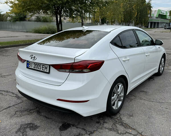 Белый Хендай Элантра, объемом двигателя 2 л и пробегом 150 тыс. км за 12300 $, фото 2 на Automoto.ua