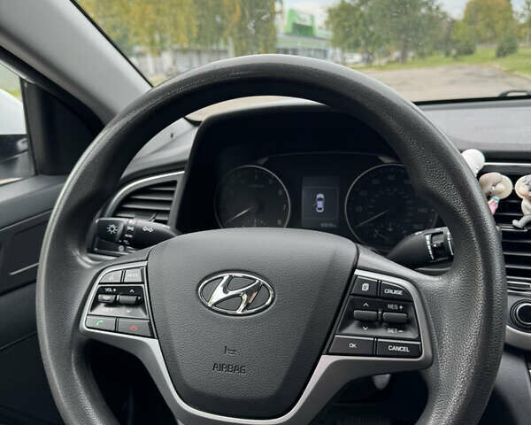 Белый Хендай Элантра, объемом двигателя 2 л и пробегом 150 тыс. км за 12300 $, фото 12 на Automoto.ua