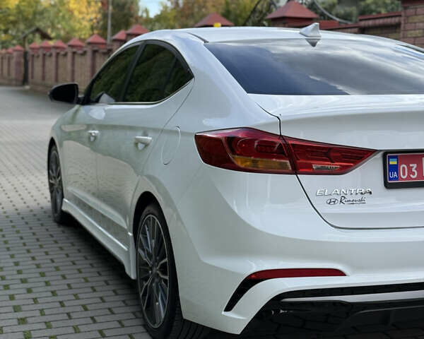 Білий Хендай Елантра, об'ємом двигуна 1.59 л та пробігом 65 тис. км за 14600 $, фото 12 на Automoto.ua