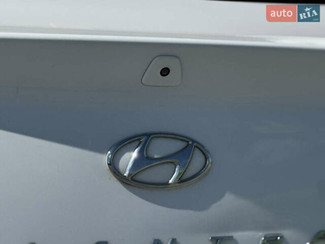 Білий Хендай Елантра, об'ємом двигуна 1.59 л та пробігом 270 тис. км за 12500 $, фото 10 на Automoto.ua