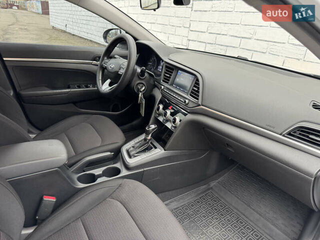 Белый Хендай Элантра, объемом двигателя 1.59 л и пробегом 247 тыс. км за 12500 $, фото 26 на Automoto.ua