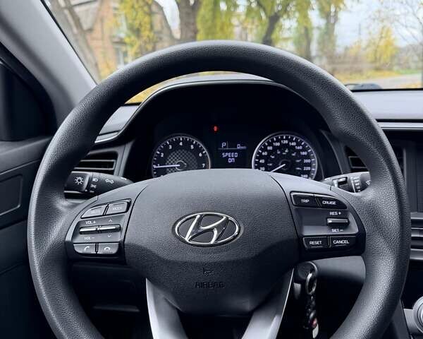 Белый Хендай Элантра, объемом двигателя 2 л и пробегом 96 тыс. км за 13800 $, фото 25 на Automoto.ua