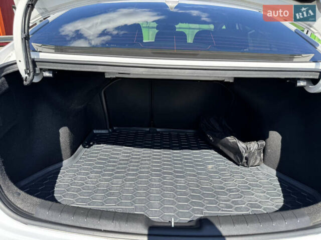 Білий Хендай Елантра, об'ємом двигуна 1.59 л та пробігом 270 тис. км за 12500 $, фото 11 на Automoto.ua