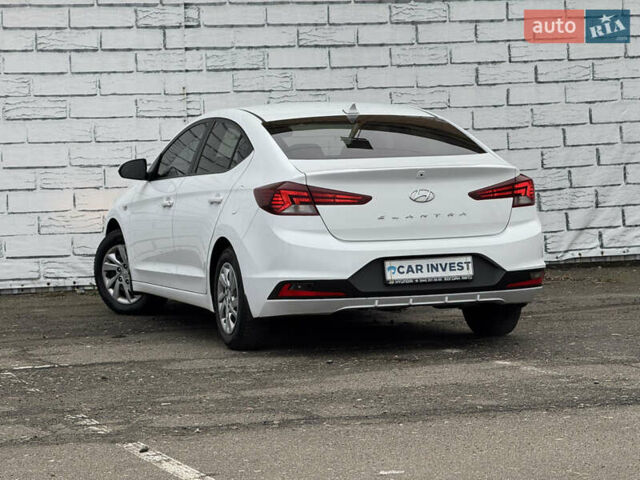 Белый Хендай Элантра, объемом двигателя 1.59 л и пробегом 247 тыс. км за 12500 $, фото 10 на Automoto.ua