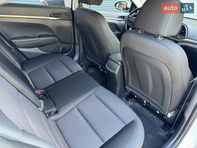 Білий Хендай Елантра, об'ємом двигуна 1.59 л та пробігом 270 тис. км за 12500 $, фото 29 на Automoto.ua