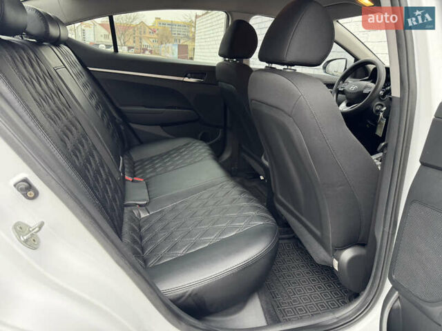 Белый Хендай Элантра, объемом двигателя 1.59 л и пробегом 247 тыс. км за 12500 $, фото 24 на Automoto.ua