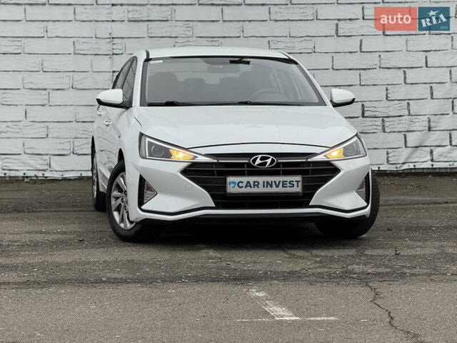 Белый Хендай Элантра, объемом двигателя 1.59 л и пробегом 247 тыс. км за 12500 $, фото 2 на Automoto.ua