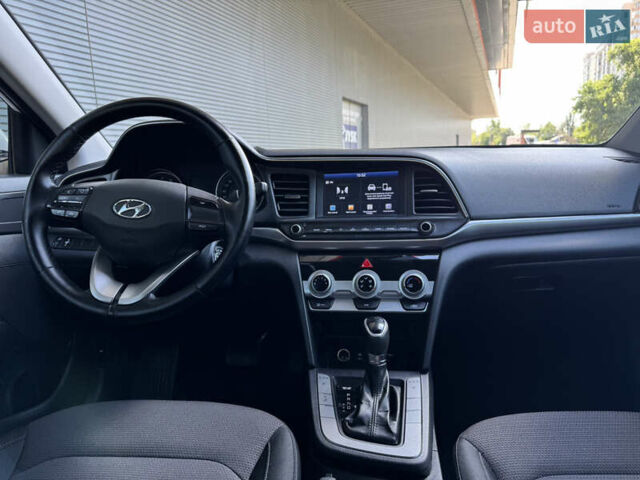 Білий Хендай Елантра, об'ємом двигуна 1.59 л та пробігом 270 тис. км за 12500 $, фото 27 на Automoto.ua