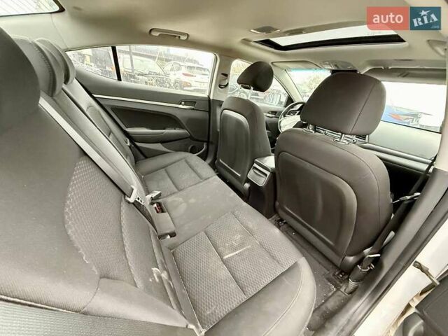 Белый Хендай Элантра, объемом двигателя 2 л и пробегом 164 тыс. км за 9200 $, фото 15 на Automoto.ua