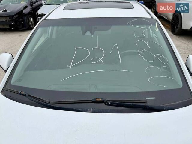 Белый Хендай Элантра, объемом двигателя 2 л и пробегом 164 тыс. км за 9400 $, фото 4 на Automoto.ua