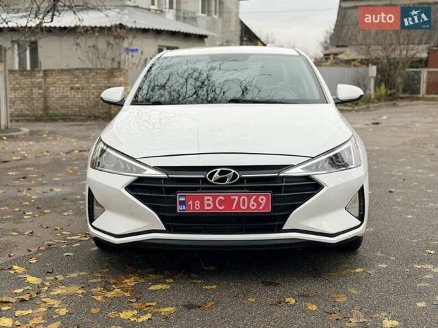 Белый Хендай Элантра, объемом двигателя 2 л и пробегом 96 тыс. км за 13800 $, фото 1 на Automoto.ua