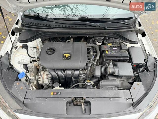 Белый Хендай Элантра, объемом двигателя 2 л и пробегом 96 тыс. км за 13800 $, фото 10 на Automoto.ua