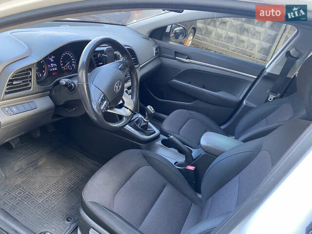 Белый Хендай Элантра, объемом двигателя 1.59 л и пробегом 132 тыс. км за 13500 $, фото 8 на Automoto.ua