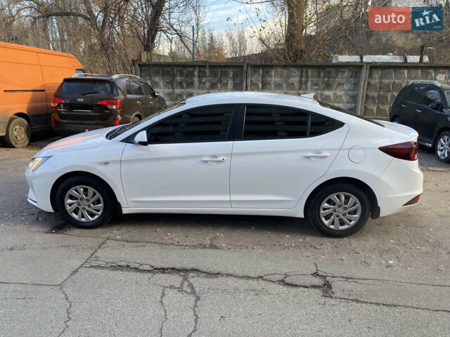 Белый Хендай Элантра, объемом двигателя 1.59 л и пробегом 132 тыс. км за 13500 $, фото 6 на Automoto.ua