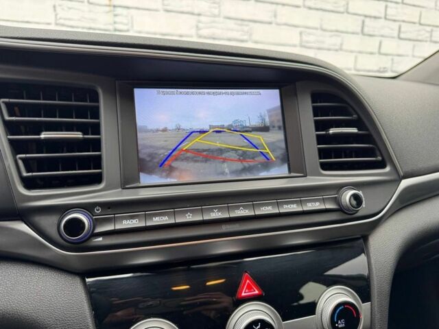 Белый Хендай Элантра, объемом двигателя 1.6 л и пробегом 247 тыс. км за 12500 $, фото 12 на Automoto.ua