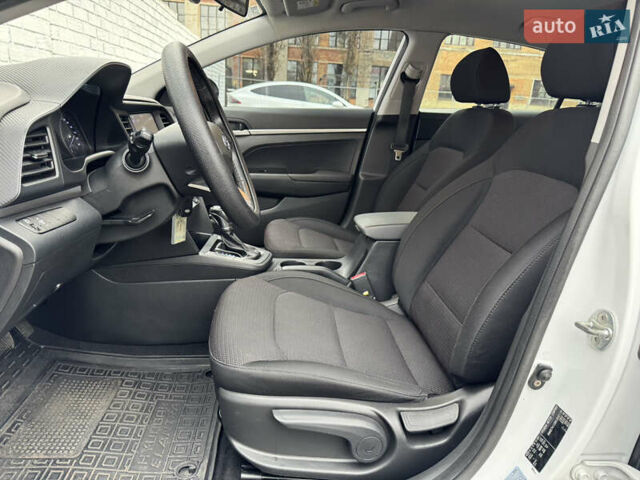 Белый Хендай Элантра, объемом двигателя 1.59 л и пробегом 247 тыс. км за 12500 $, фото 17 на Automoto.ua