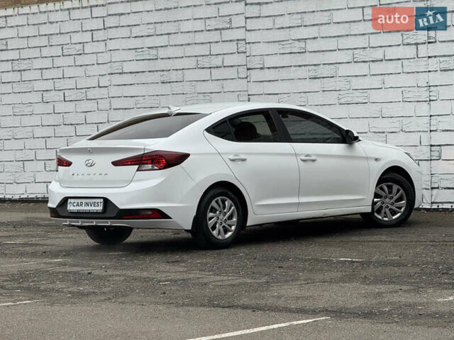 Белый Хендай Элантра, объемом двигателя 1.59 л и пробегом 247 тыс. км за 12500 $, фото 15 на Automoto.ua